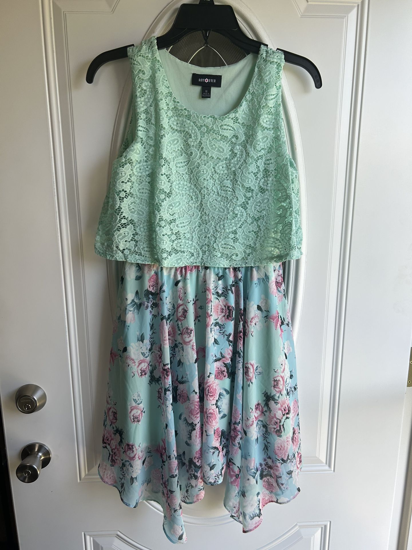 gorgeous handkerchief style dress size 16 