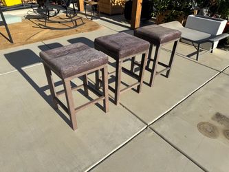 Free bar stools
