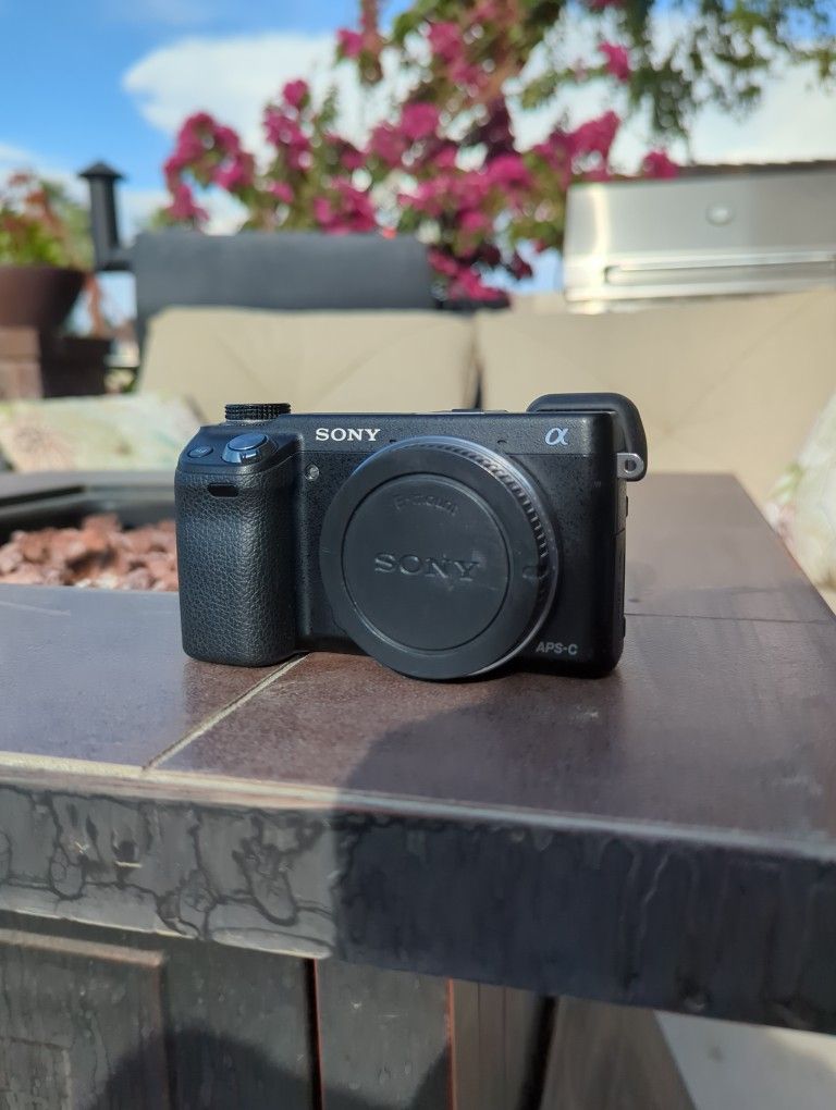 Sony NEX-6 Mirrorless Digital Camera 3-Inch LED (Body Only No lens)