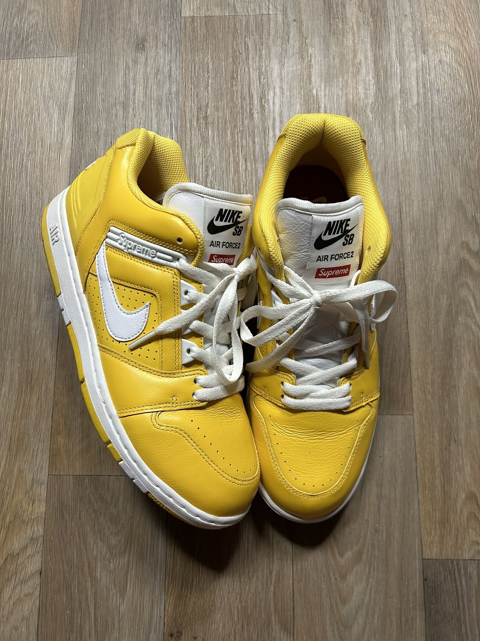 Supreme Dunks Size 9