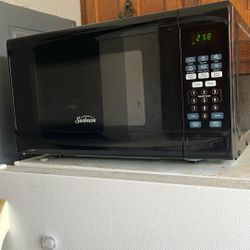 $40 SUNBEAM MICROWAVE LIKE NEW! 