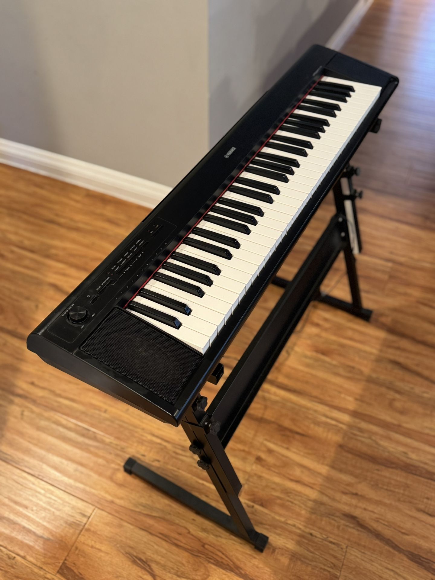 🎹 Yamaha NP-12 Piaggero 61-Key Digital Keyboard + Stand – Great Condition!