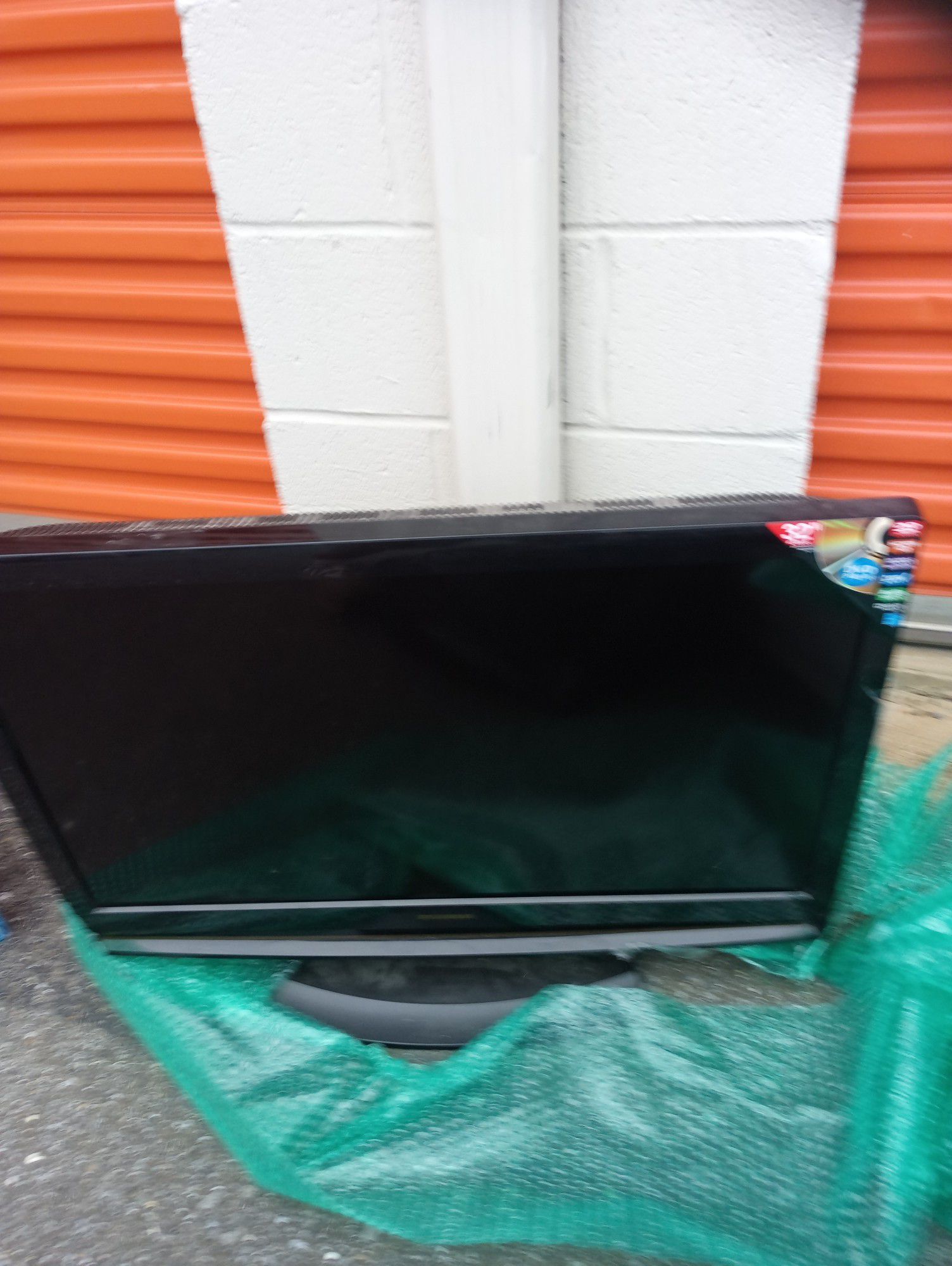 32 inches silvania tv with DVD player