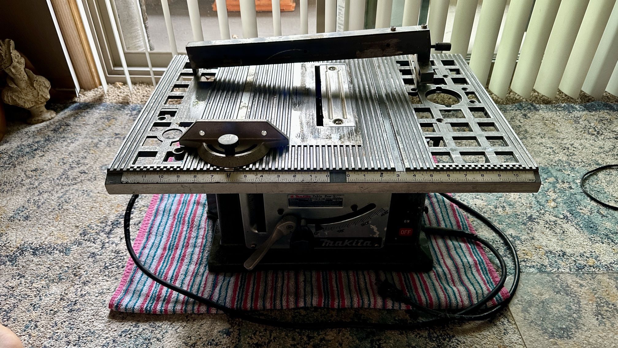 Makita 2708 Table Saw 8.25 in Blade, 115V 4500 RPM - Made in Japan