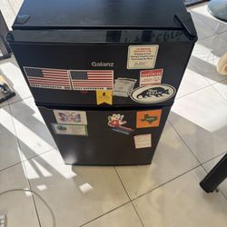 Galanz Mini Refrigerator w/ Freezer – Works Perfect