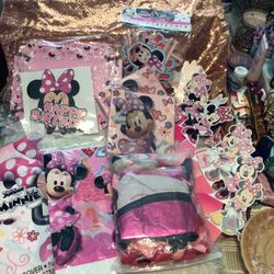 Minnie Bundle Comes With Balloon Garland Backdrop And Trays And Lots Of More Stuff…