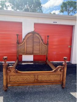 Queen size Tommy Bahama Set ( deliver available )
