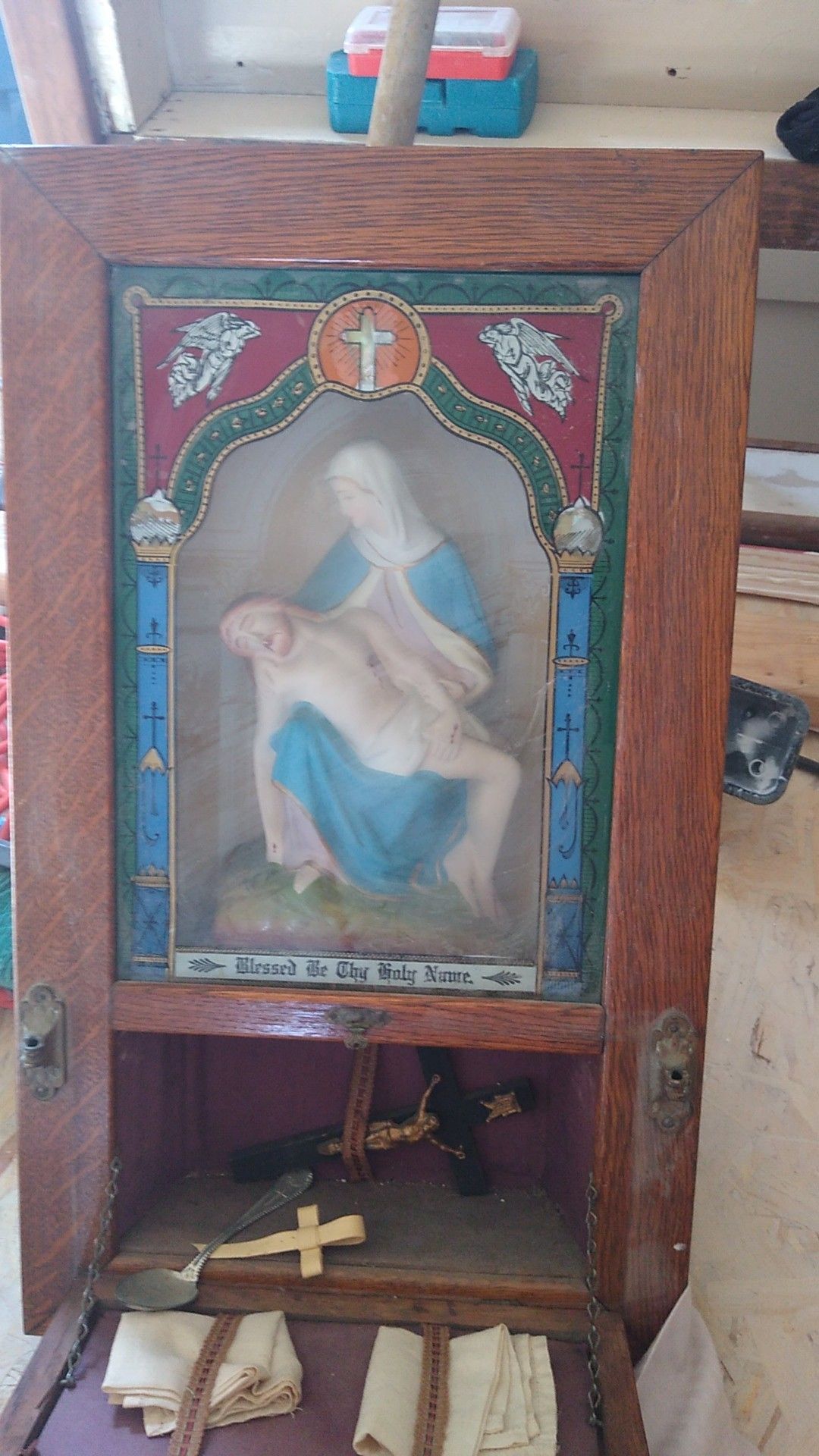 Antique blessed be the holy name