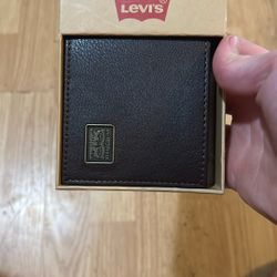 Levi’s Men’s Wallet