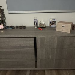 Dresser And 2 Night Stands 