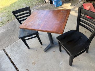 Cute Vintage Table and 2 Chairs