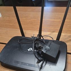 TP-Link WiFi Router – 3 Antenna – Works Great