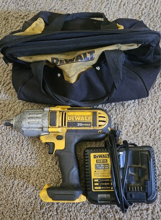 Dewalt 1/2 Impact Gun Charger and Bag