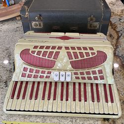 Vintage *FEDERFISA SONATA* Accordion - Nice!