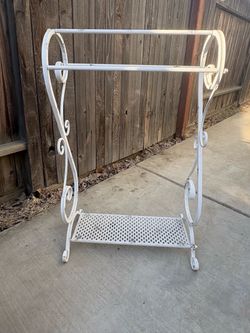 White Wrought Iron Towel Rack with Bottom Shelf