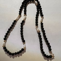VINTAGE RICE WHITE CULTURED PEARL BLACK ONYX 14K YELLOW GOLD CLASP NECKLACE 