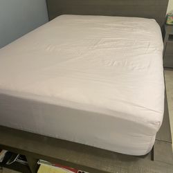Queen Size Mattress And Mattress Topper 