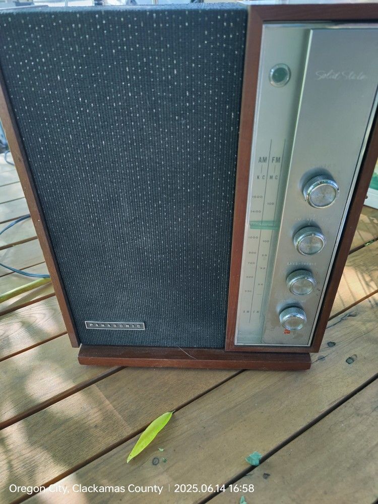 Tabletop Solid State Panasonic Radio
