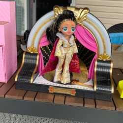 Lol Remix Doll And Stage Used 