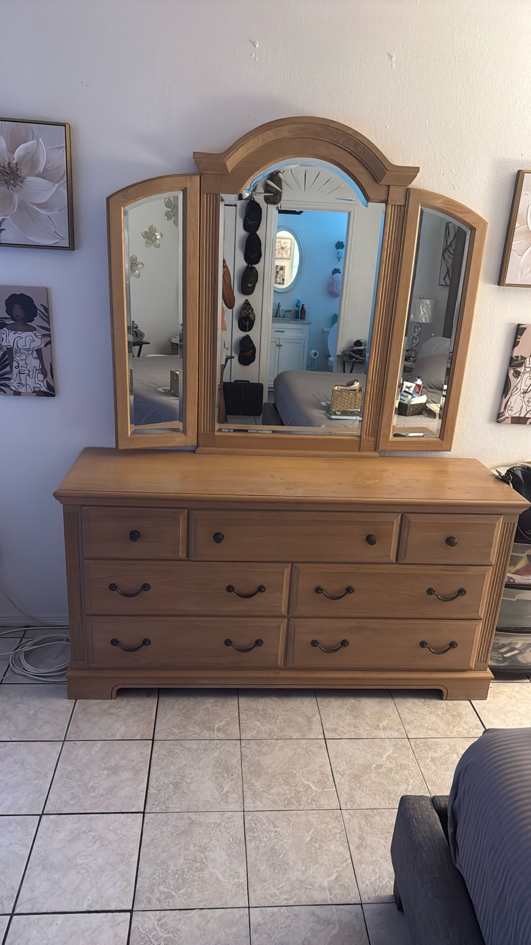 Dresser w/ mirror