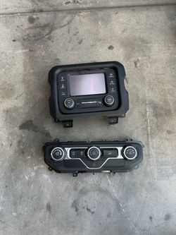 Jeep JL Wrangler Radio And Climate Control