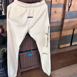 ♥️♥️ Brand New ESSENTIALS Sweatpants  Size XS ,, Color Is Cream♥️♥️