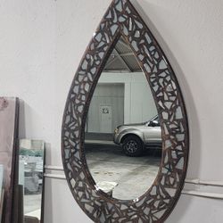 Mirrow with A beautiful Frame 