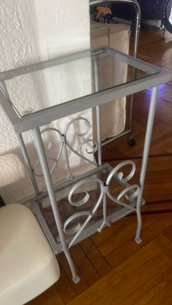 Accent table