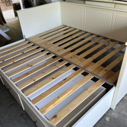 HEMNES 