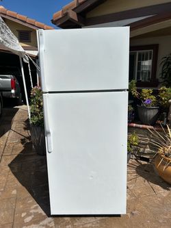 GE Refrigerator