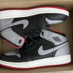Air Jordan 1 MID gs 5.5 y