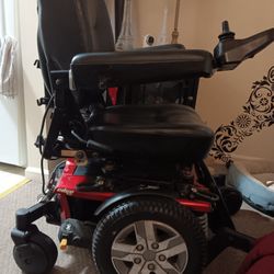 Quantum Edge Electric Wheelchair