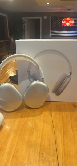 AirPod Max’s Like New