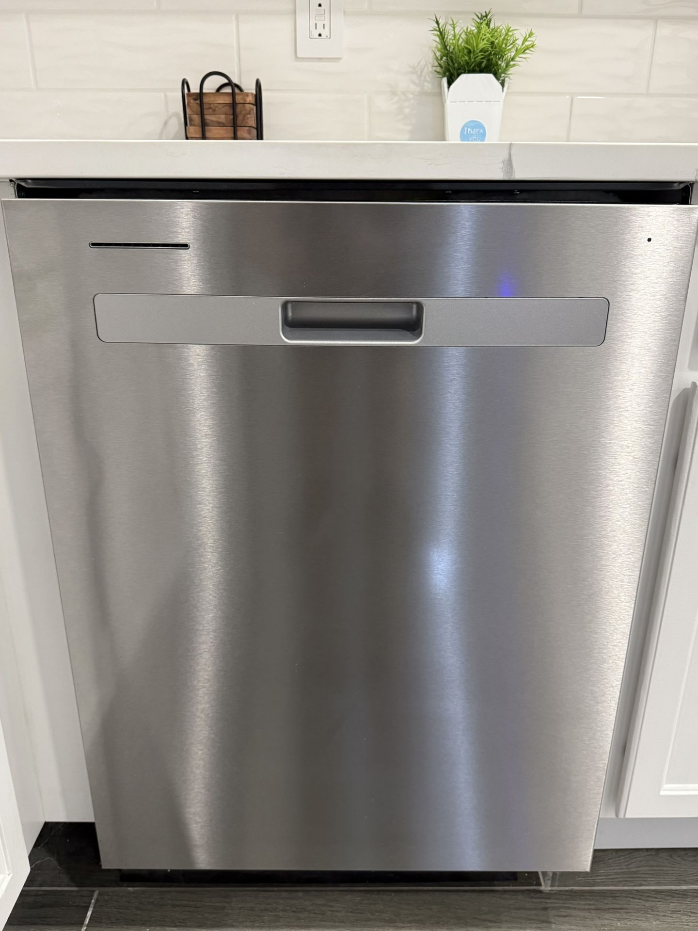 Whirlpool 24 in Top Control Stainless Steel Dishwasher model# WDT540HAMZ0