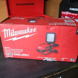 Milwaukee Clamping Flood Light