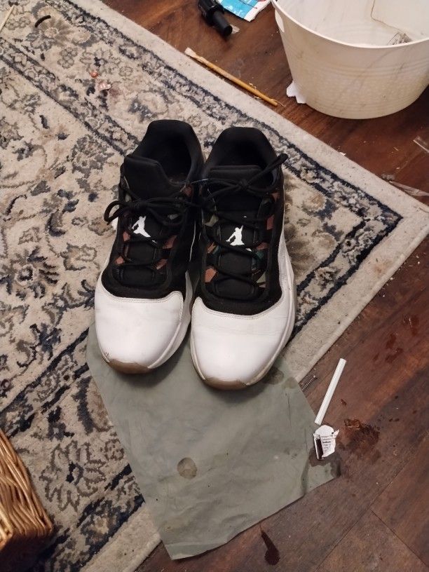Air JORDAN 11 CMFT Lows (Basically NEW, Barely Worn, W/Box)