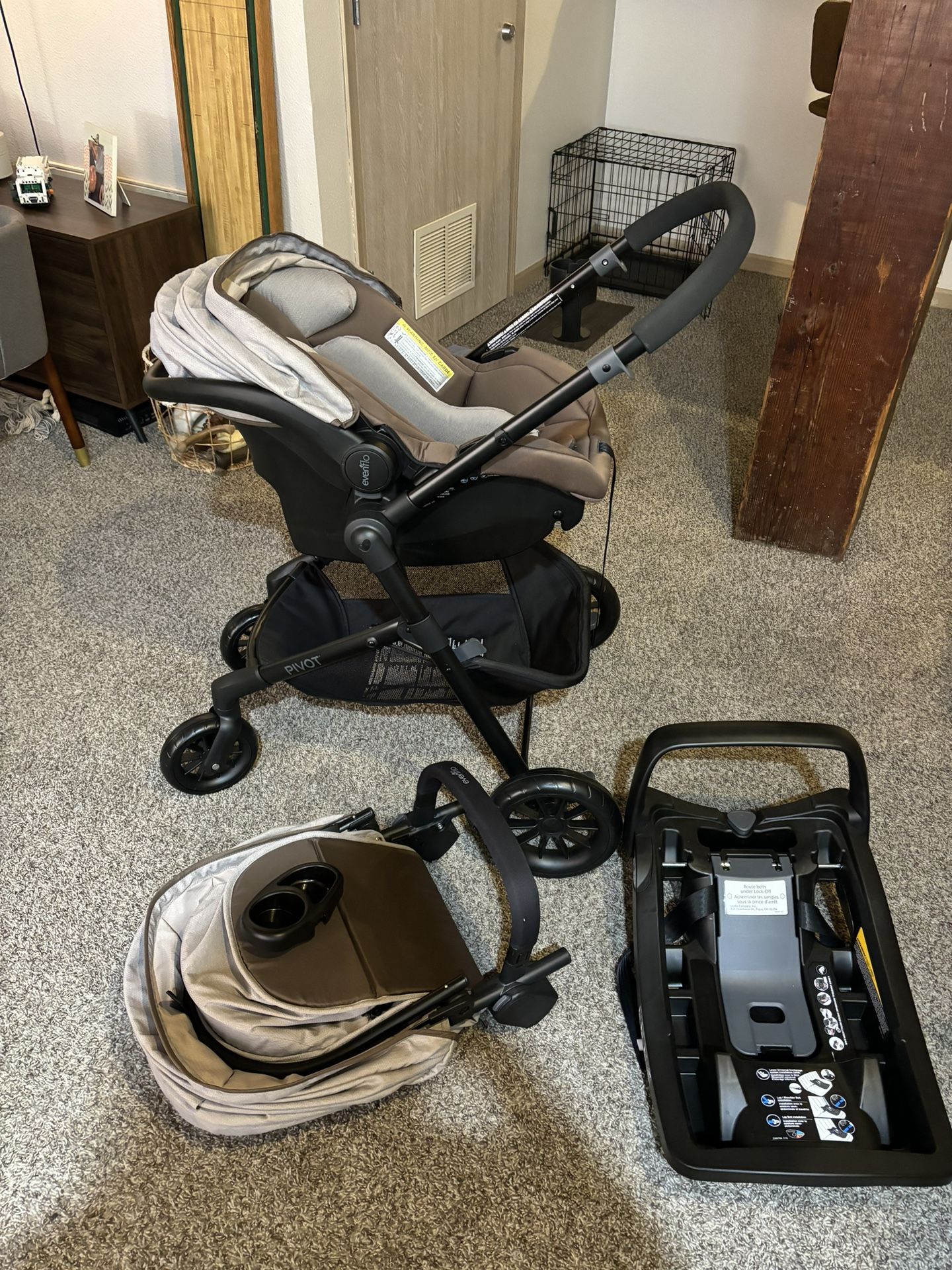 EvenFlo Pivot Modular Travel System W/ Litemax 