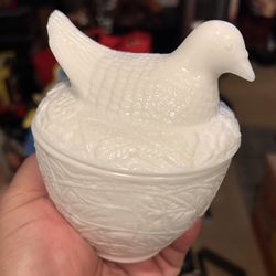 VINTAGE AVON MILK GLASS TRINKET 