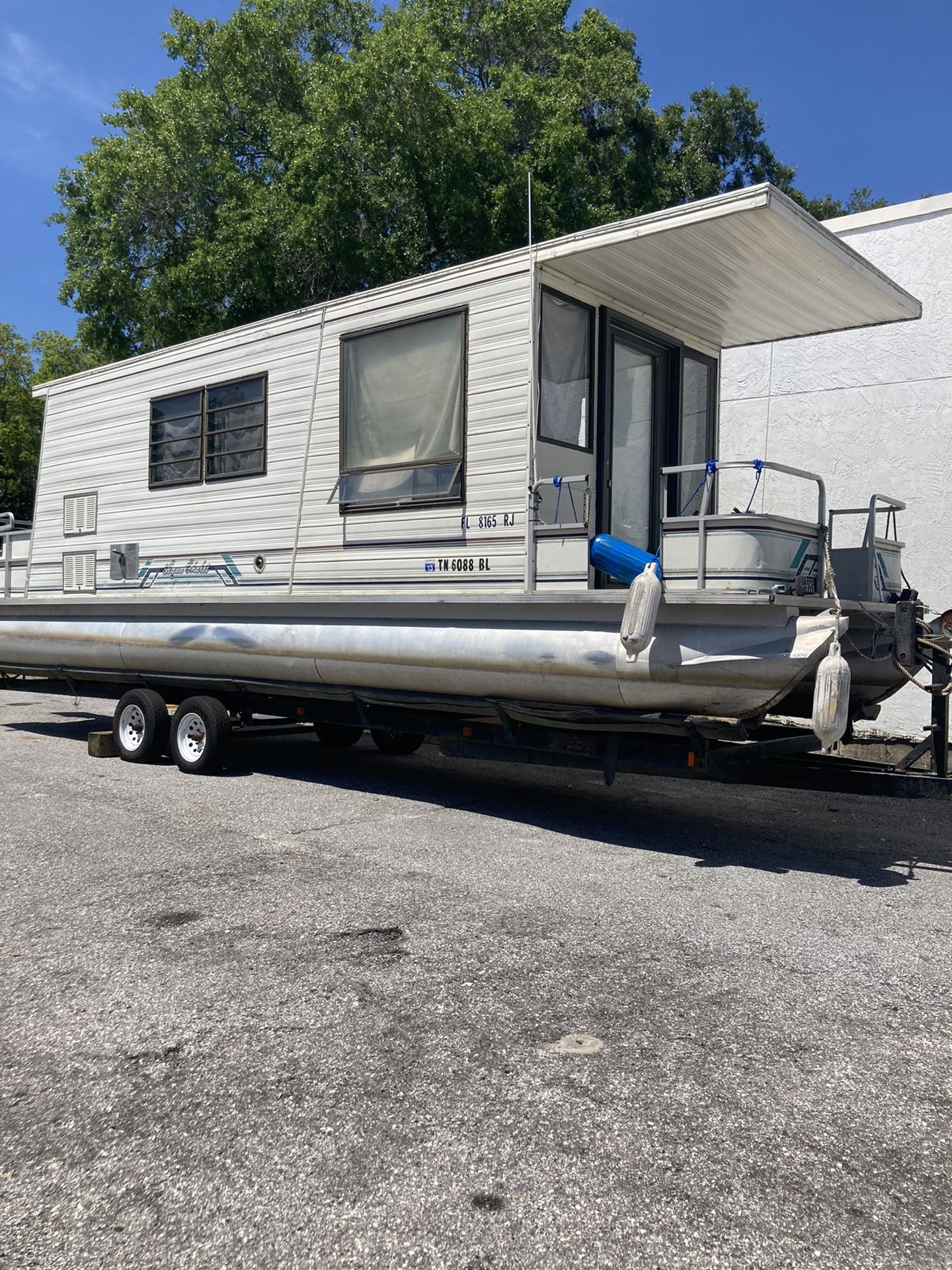 33ft Houseboat “Aqua Chalet “