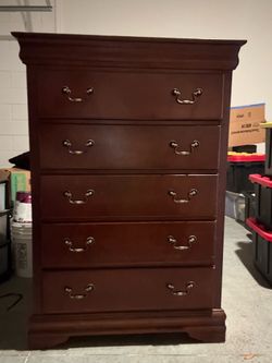 Brown 5-Drawer Dresser