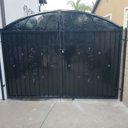 Side Gate