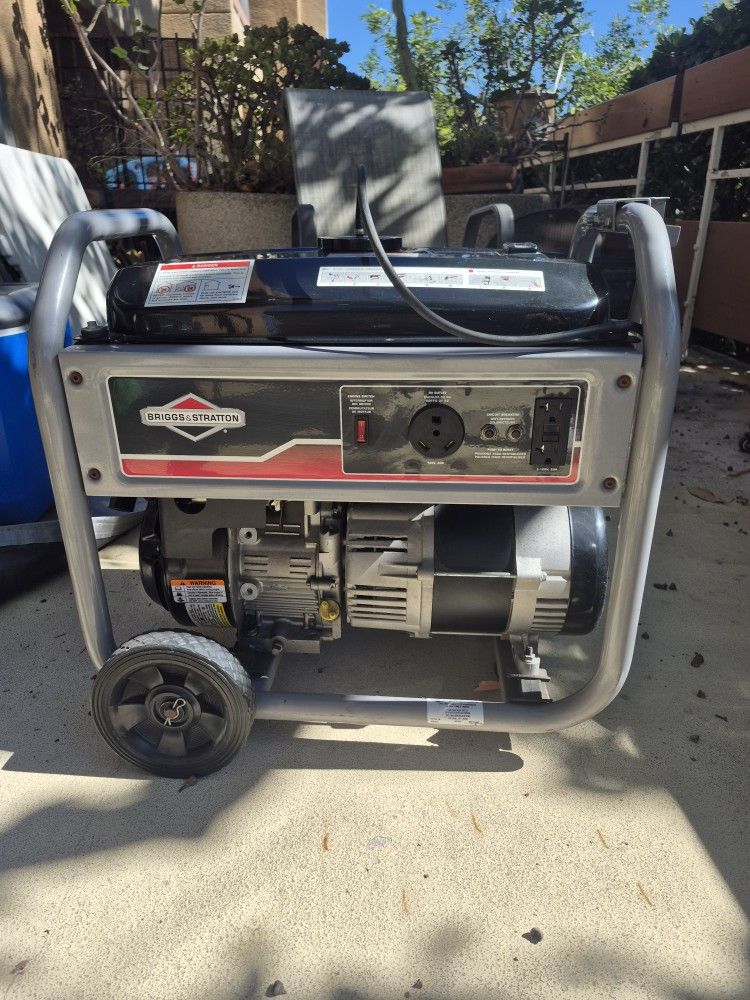 Stratton 3500 W Generator Like New