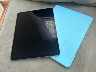 Apple iPad Pro 12.9-inch 3rd Gen A1876  256GB Wi-Fi Tablet - Broken. wont turn on