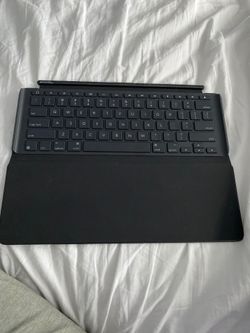 Brand new Logitech keyboard for iPad
