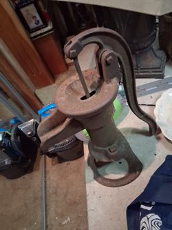 Antique Cast Iron Hand Water Pump – Vintage Farmhouse Decor
