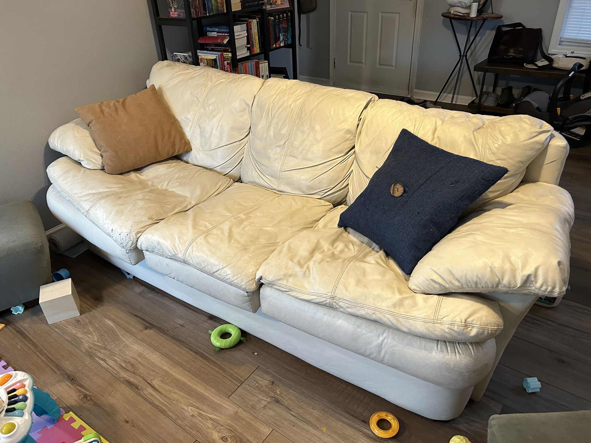 White Leather Sofa and Loveseat