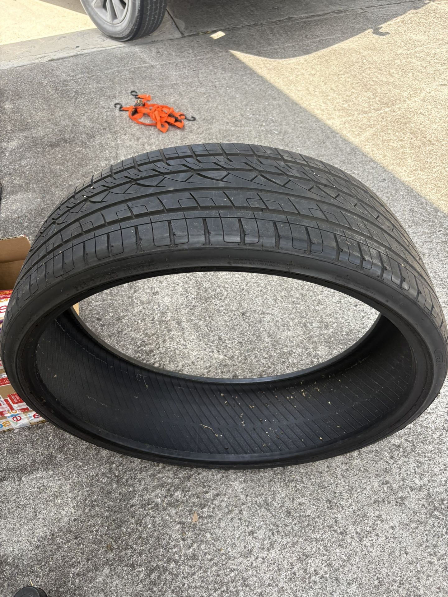 275-25-30 Tire