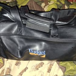 Budget leather travel bag.

Size  : 22 x9.5x9