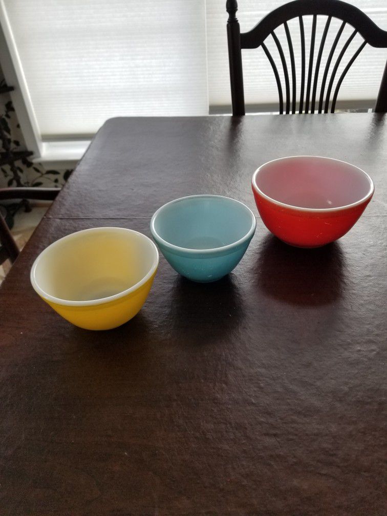 Vintage Pyrex Set Of 3 Mixing Bowls