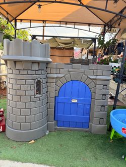 Little Tikes Classic Castle Jungle Gym Playhouse